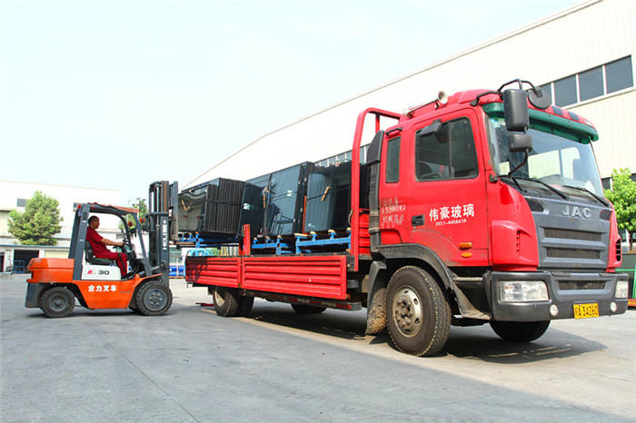 伟豪玻璃运输车 